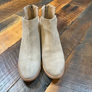 ABLE Women’s Gobal Gamboa Cutout Suede Boots Taupe Size 9 – Braided Back Zip